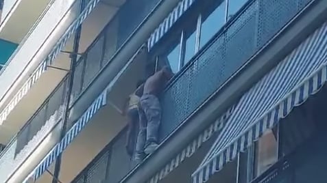 Felipe, el hombre de 29 años que salvó a un niño de precipitarse por el balcón de su casa en Alicante