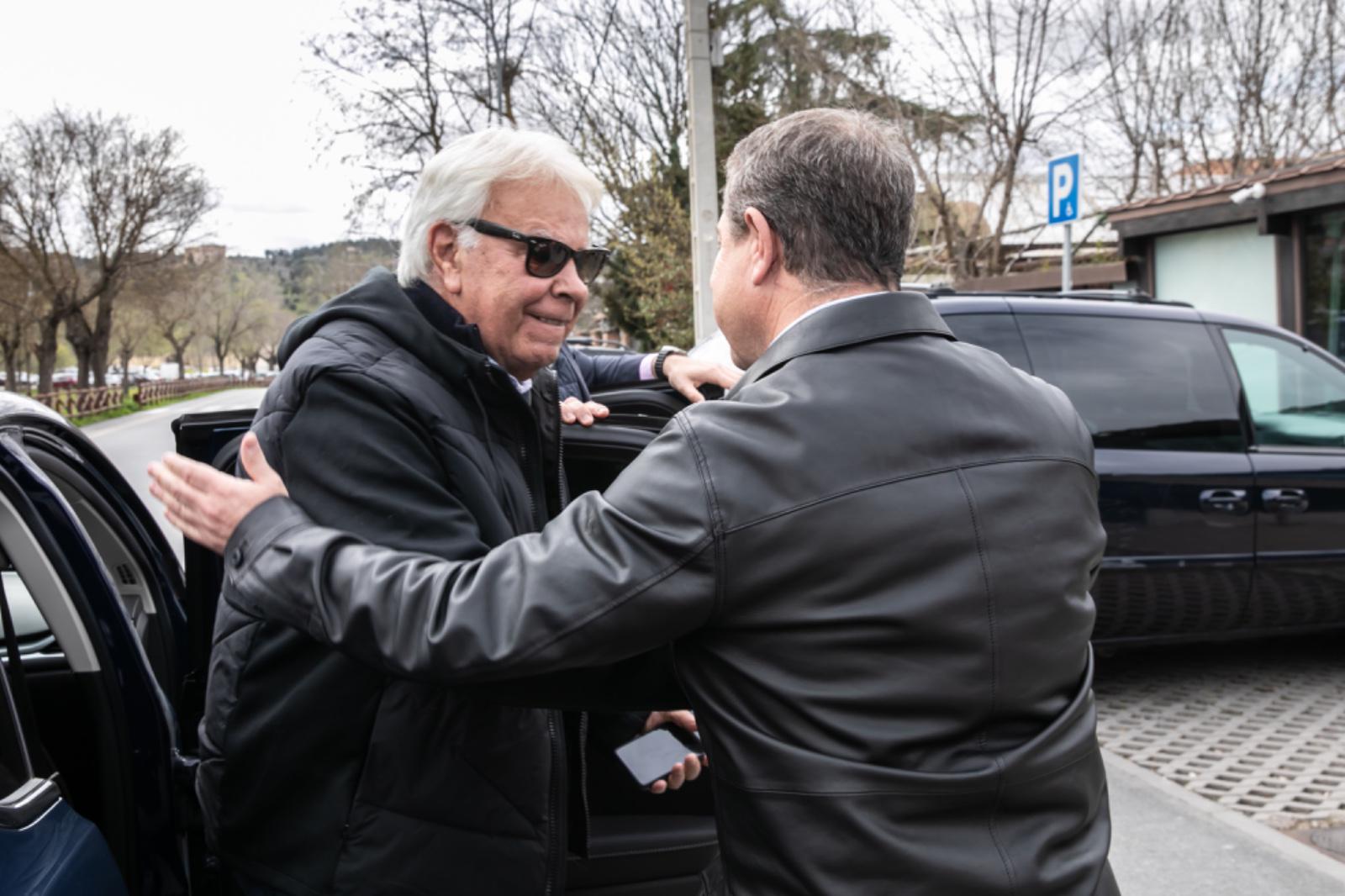 El presidente regional junto al expresidente del Gobierno, Felipe González