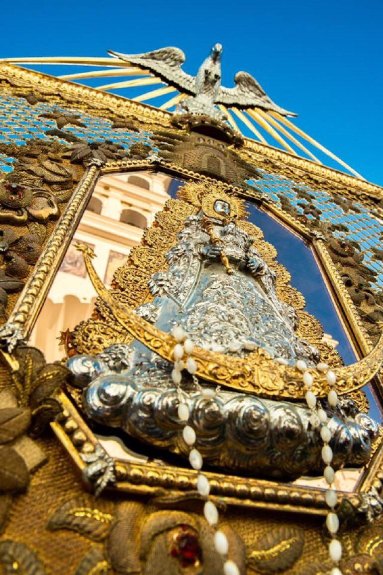 Simpecado de la Hermandad del Rocío de Algeciras