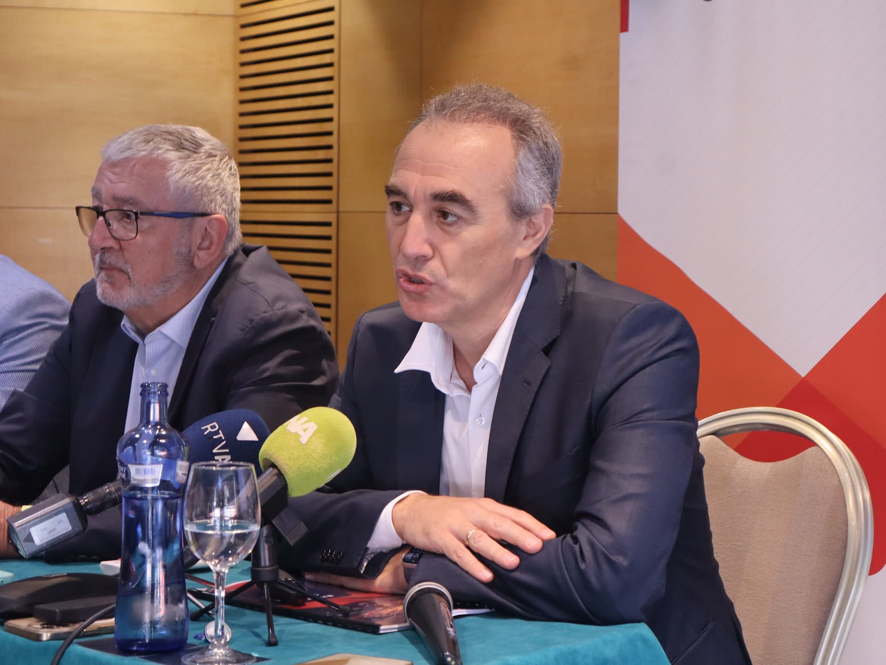 El president de l&#039;AGIA, Gerard Casellas; i el director de càtedra en mercat immobiliari de la Universitat de Saragossa, Luis Alberto Fabra Garcés