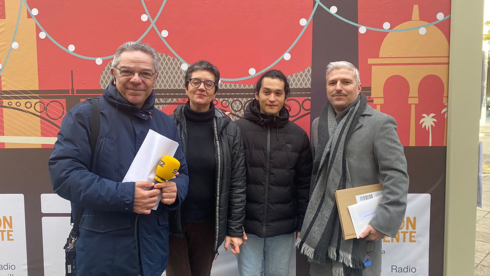 María Arjonilla, Arnaldo Javier Vergara y el profesor Mancera junto a Salomón Hachuel