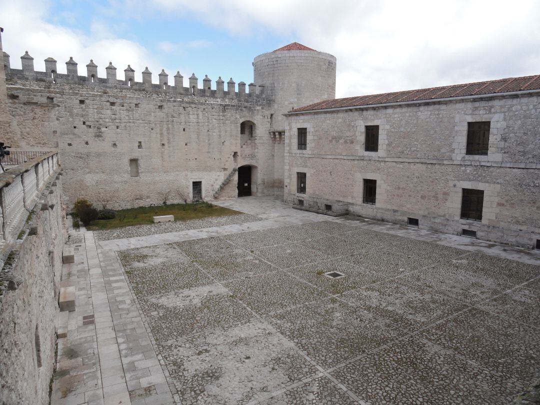 Patio de armas del Castillo de Cuéllar