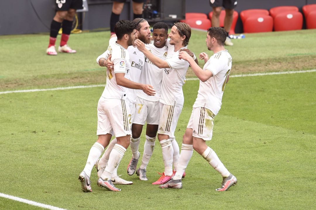 Jugadores del Real Madrid celebrando la victoria 