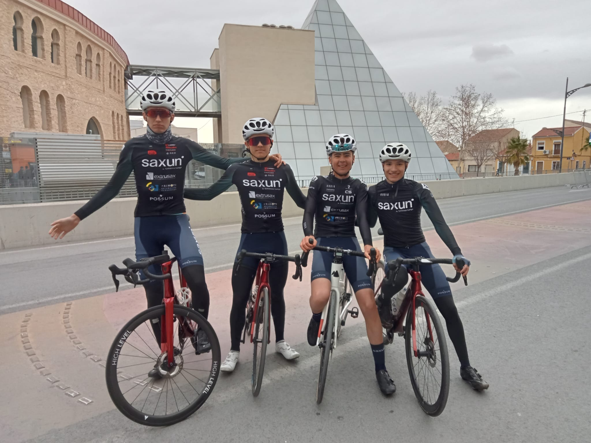 Daniel Garcia, con sus compañeros mallorquines del Saxum