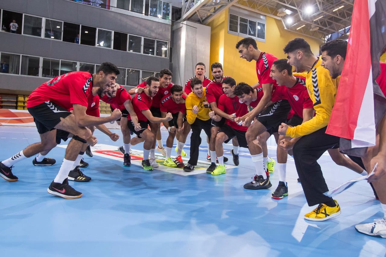 Jugadores de la selección de Egipto sub-19 celebrando una victoria en el Mundial disputado en 2023.