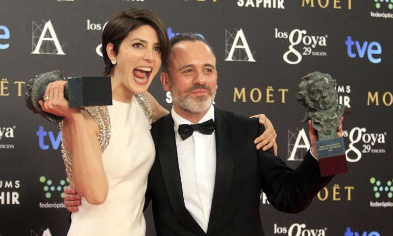 FOTOGALERÍA | La actriz Bárbara Lennie, ganadora del Goya a la mejor Actriz Protagonista por su trabajo en &#039;Magical Girl&#039;, y el actor Javier Gutiérrez, ganador del Goya al mejor Actor Protagonista por su trabajo en &#039;La isla mínima&#039;, durante la gala de ent