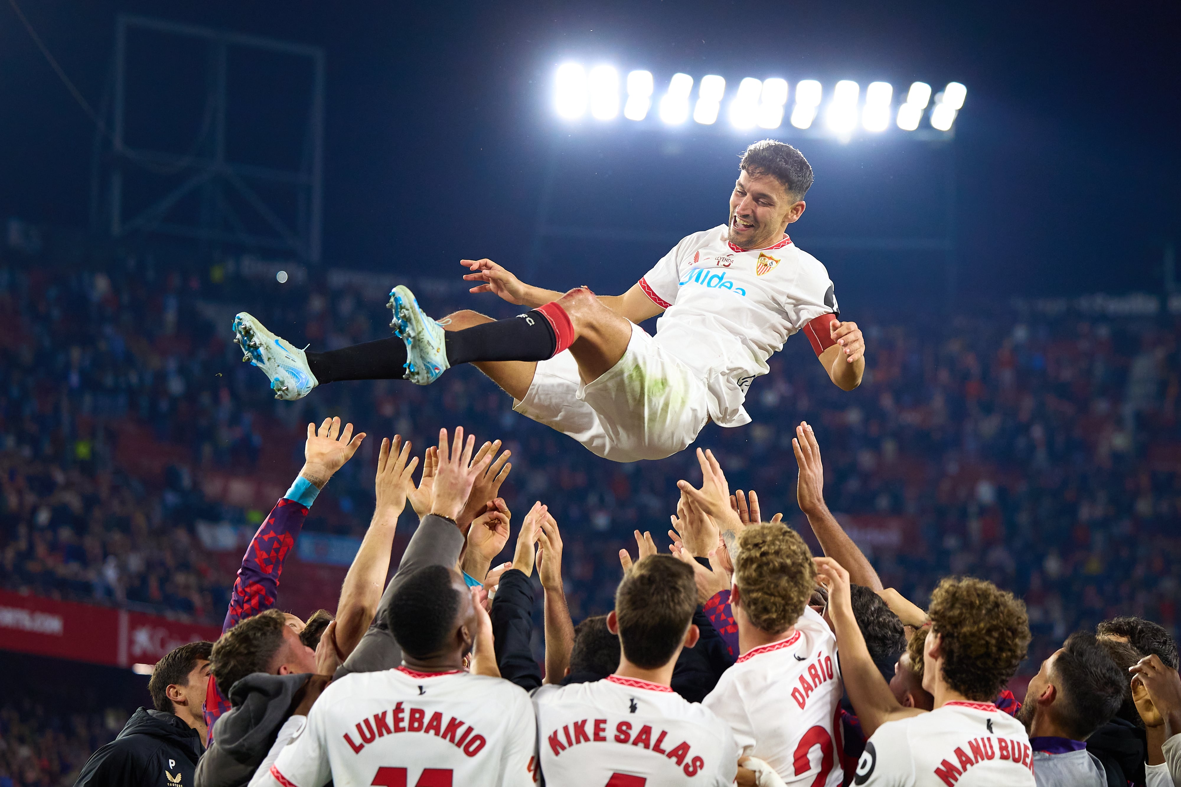 Jesús Navas, homenajeado tras el Sevilla - Celta de Vigo