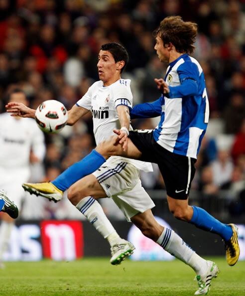 El argentino controla el balón