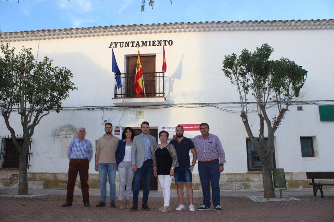 Algunos concejales del Ayuntamiento de Pozoamargo.