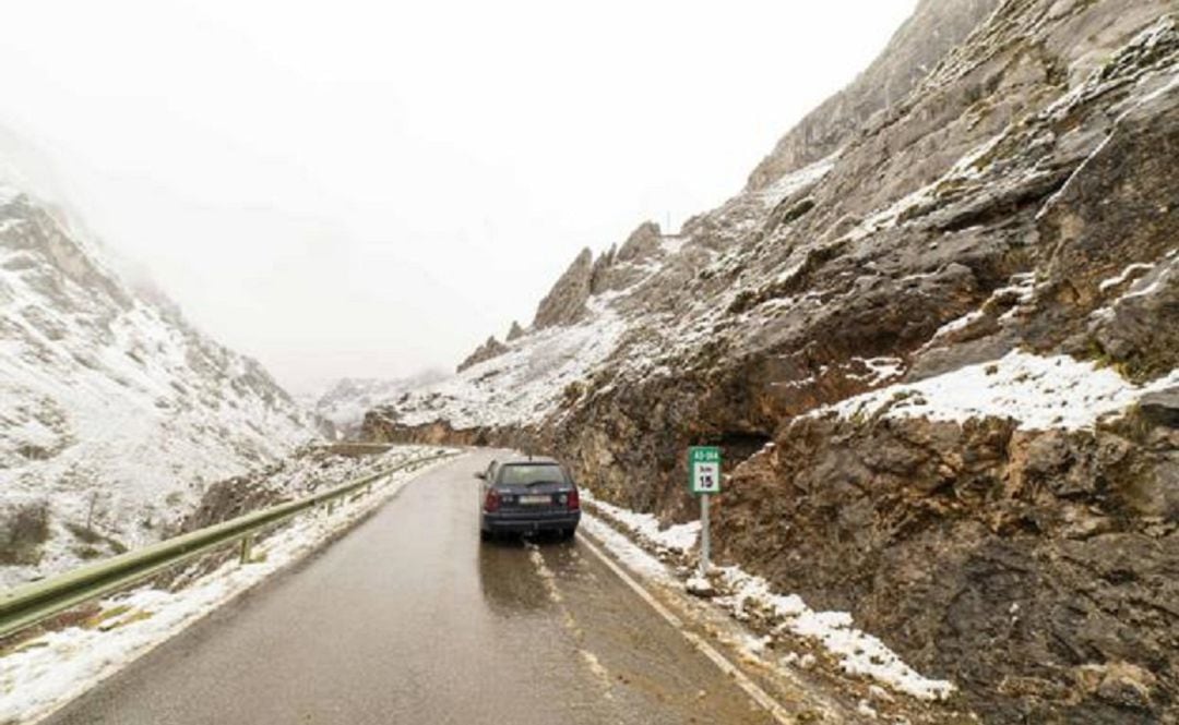 Carretera AS-264 de acceso a Sotres y Tielve 