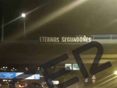 Imagen de la pancarta que ha aparecido este jueves noche en un puente sobre la M-30