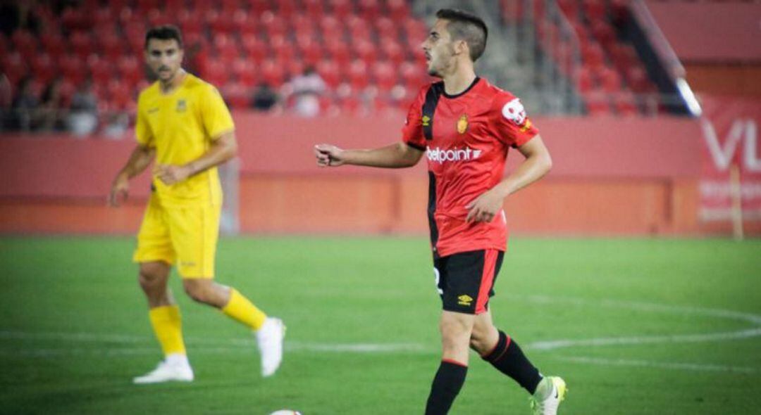 Sergio Dueñas, con la camiseta del RCD Mallorca