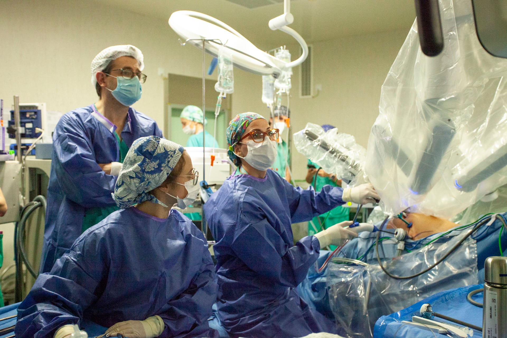 Un paciente de 73 años con cáncer de próstata ha sido el primero en ser intervenido quirúrgicamente con la última tecnología sanitaria.