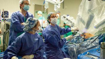 El Hospital San Pedro opera a más de 20 pacientes con el robot Da Vinci