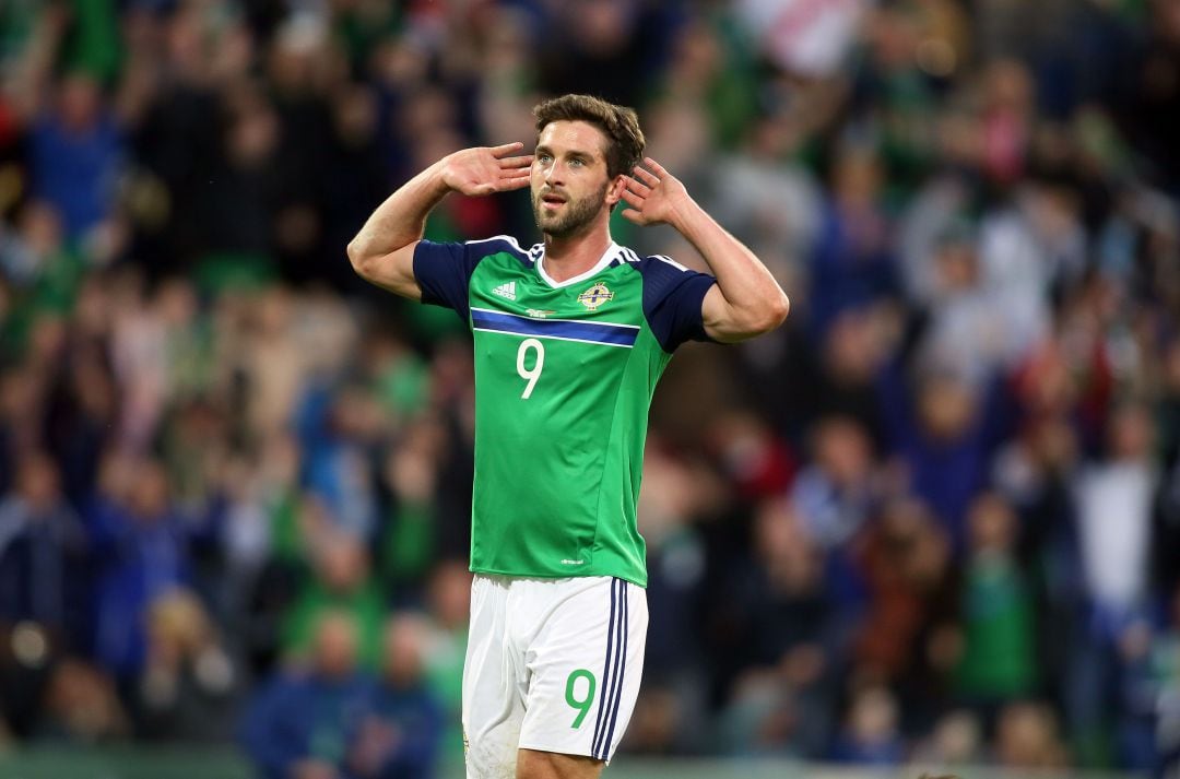 Will Grigg representando a Irlanda del Norte