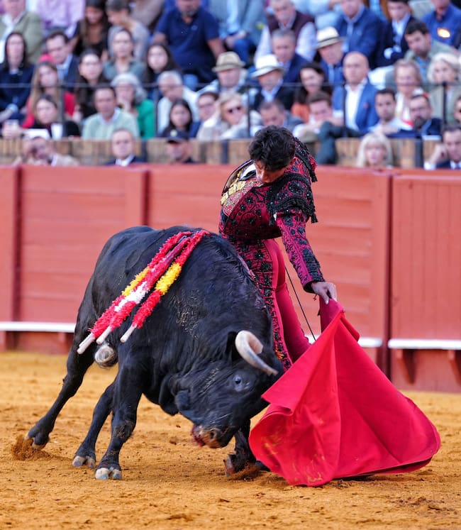 El mexicano Emiliano Osornio en un natural a su segundo oponente