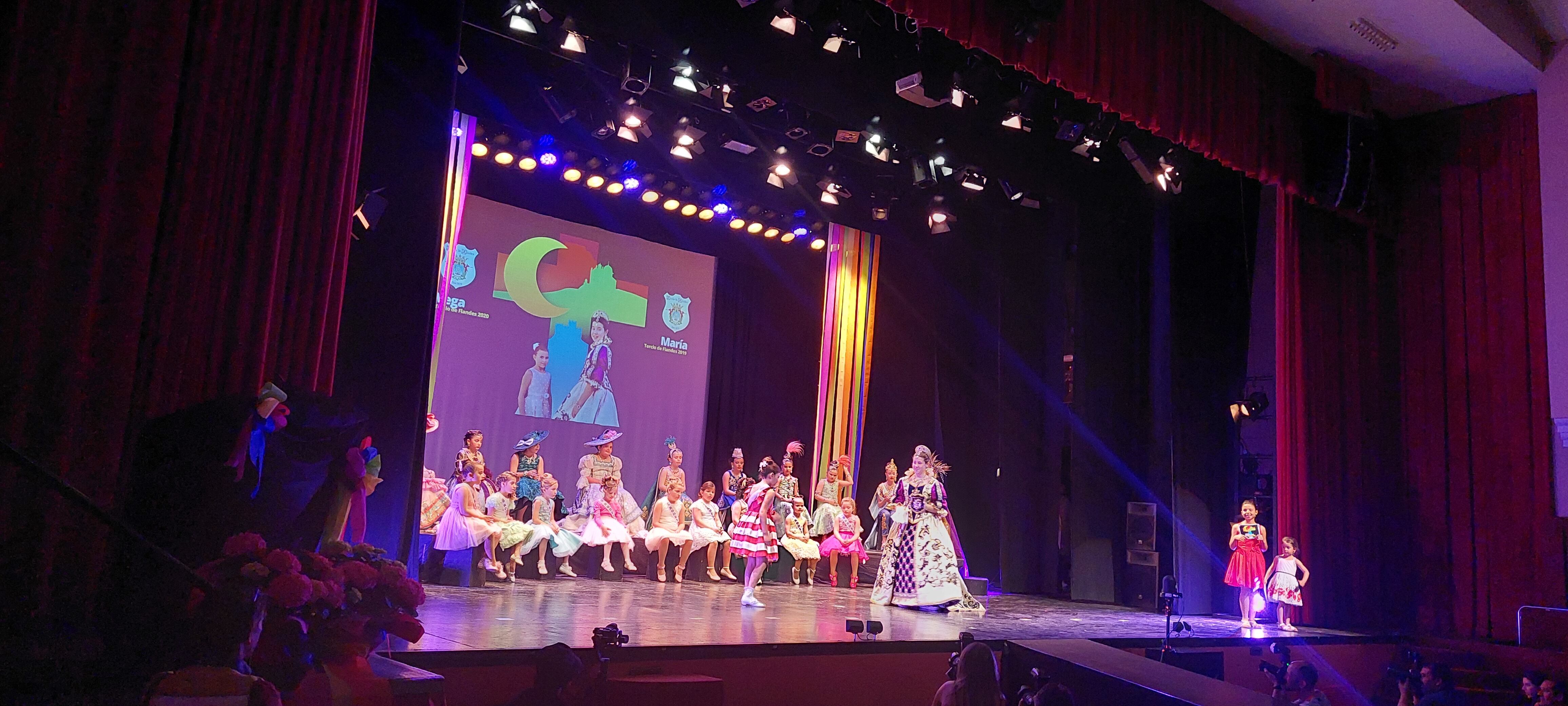 Las rodelas se pasan el escudo de su comparsa