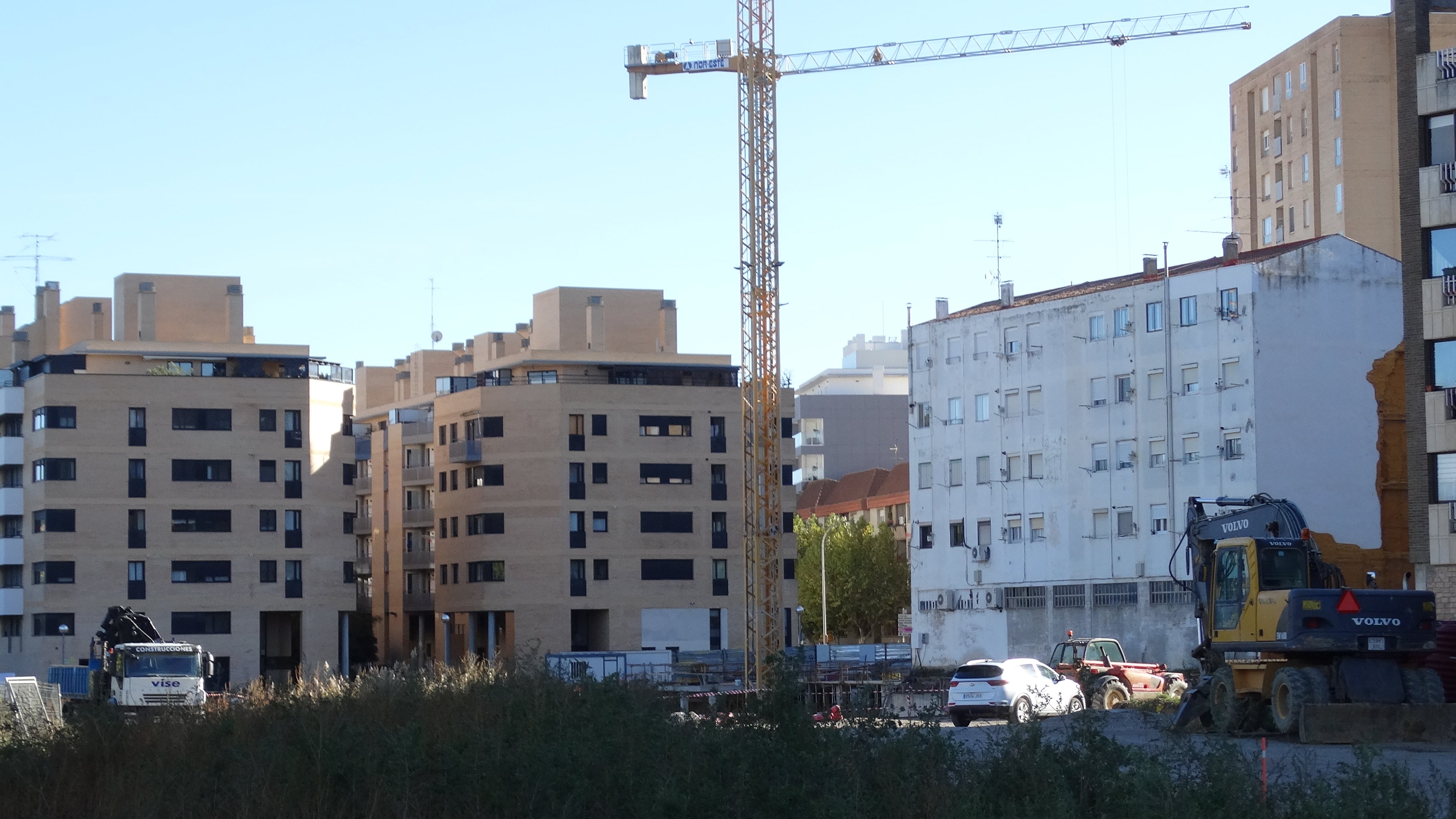 Polígono de viviendas edificadas y en construcción en la ciudad de Huesca