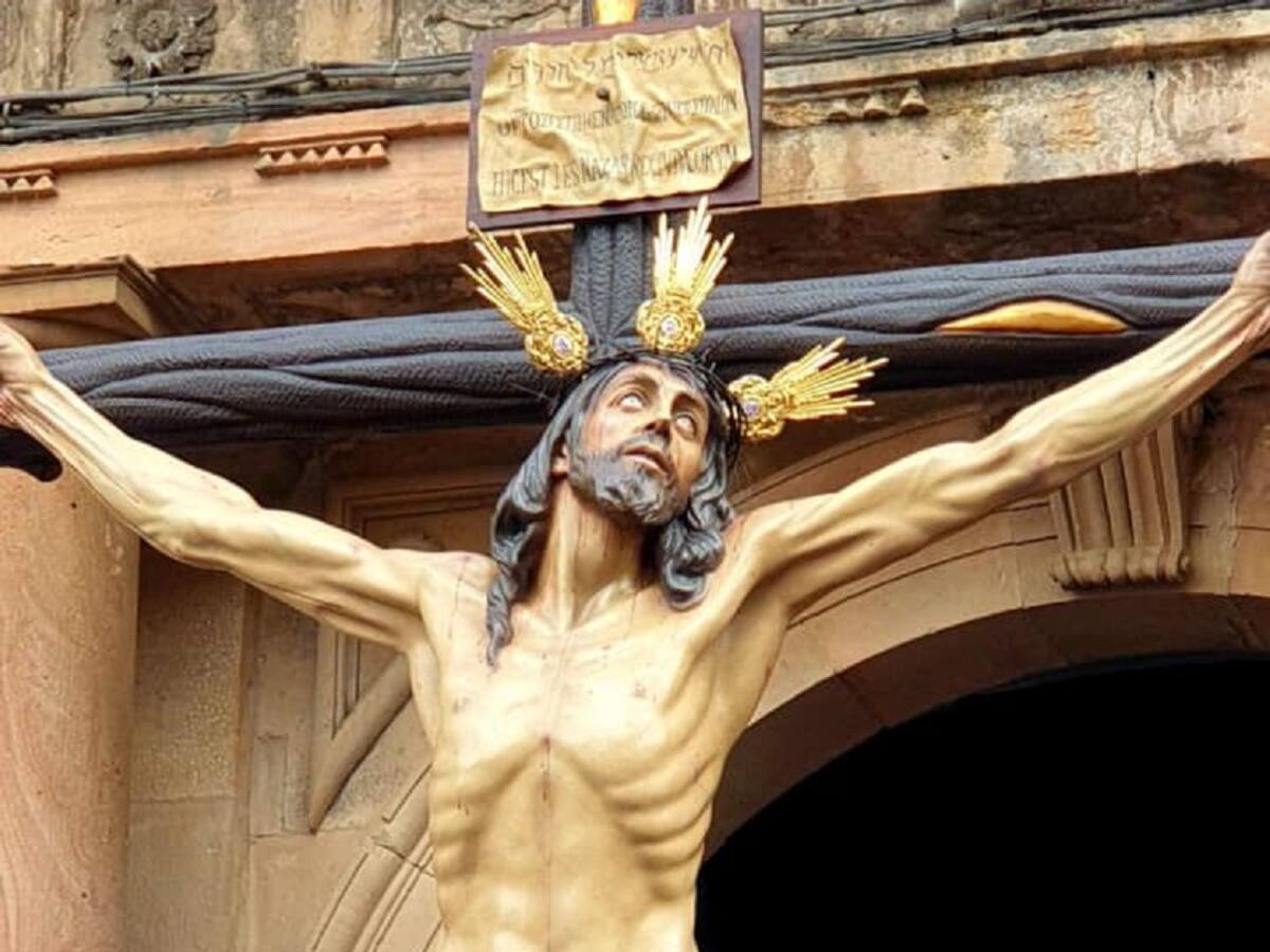 La fe encuentra refugio en las rrss para celebrar el Viernes Santo linarense