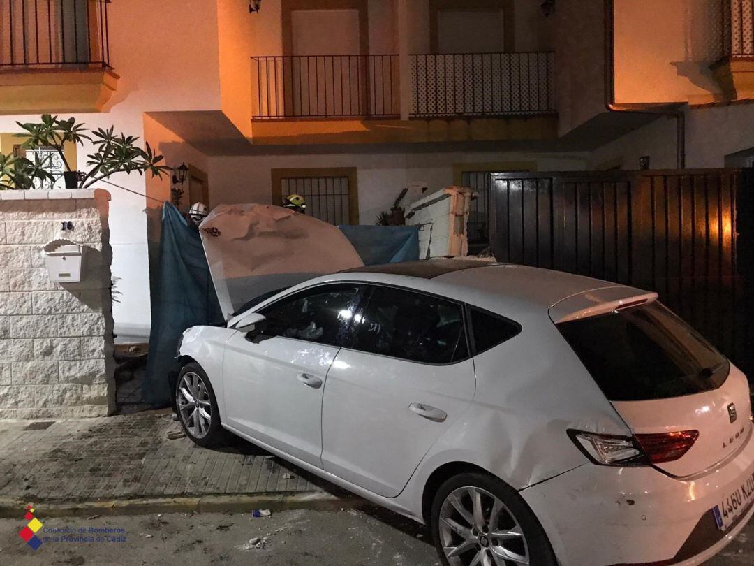 Vehículo siniestrado en Castellar de la Frontera (Cádiz) que provocó el atropello mortal de una mujer y su perro