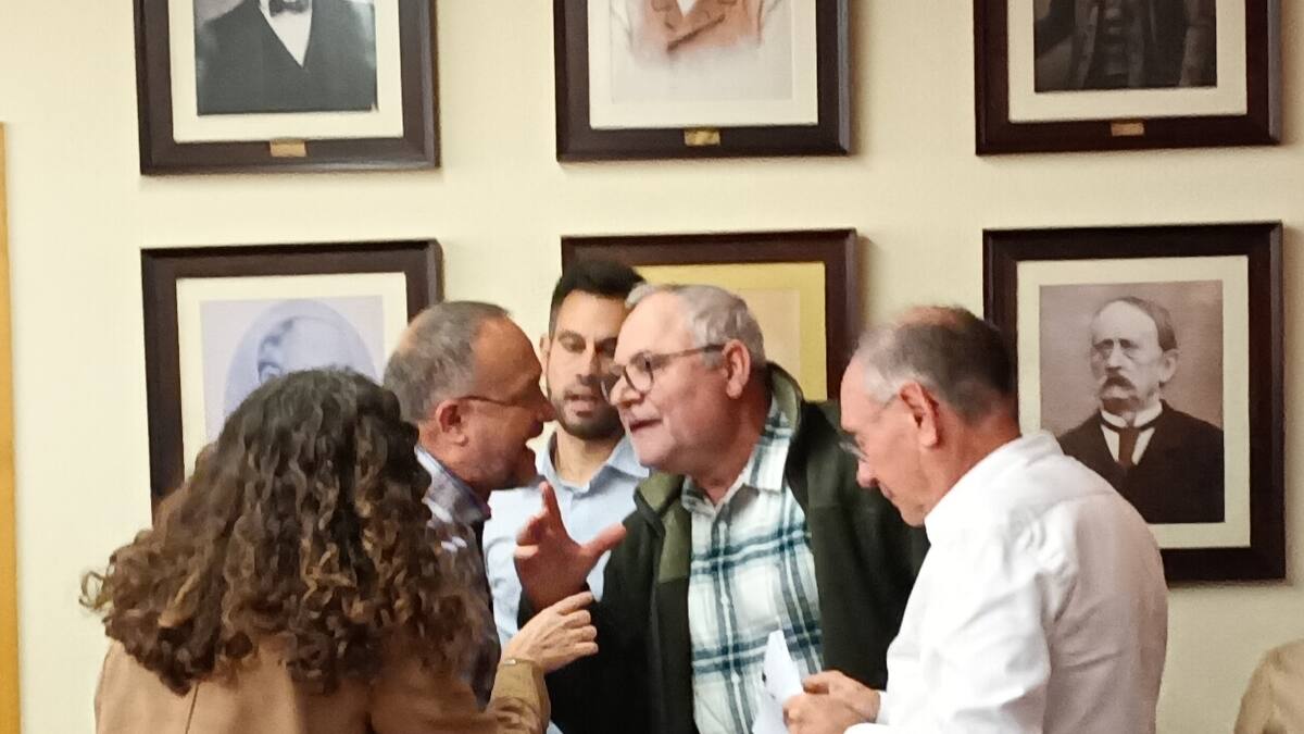 Courel: "Siento el espectáculo paupérrimo del enfrentamiento con el aprendiz de fascista Roberto Fernández, no se repetirá"