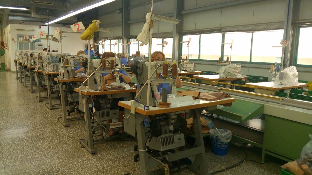 Foto de archivo de trabajadoras del textil