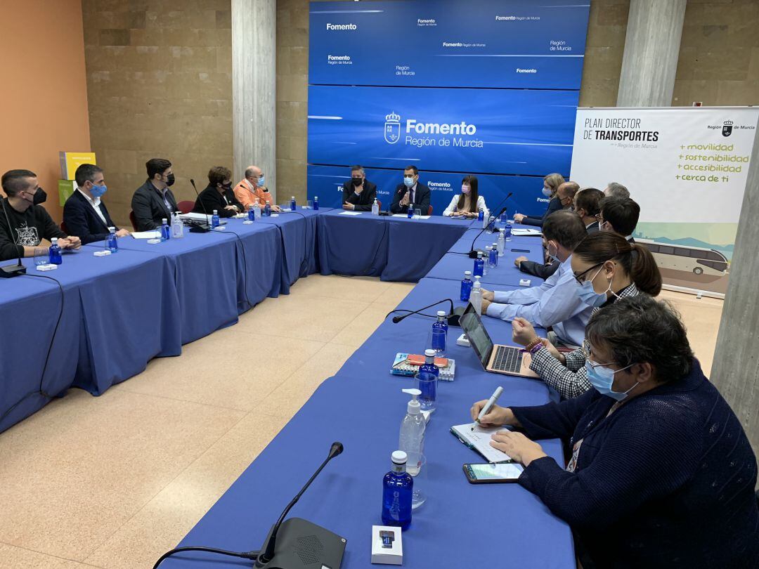 Reunión sobre el Plan Director de Transportes en la consejería de Fomento