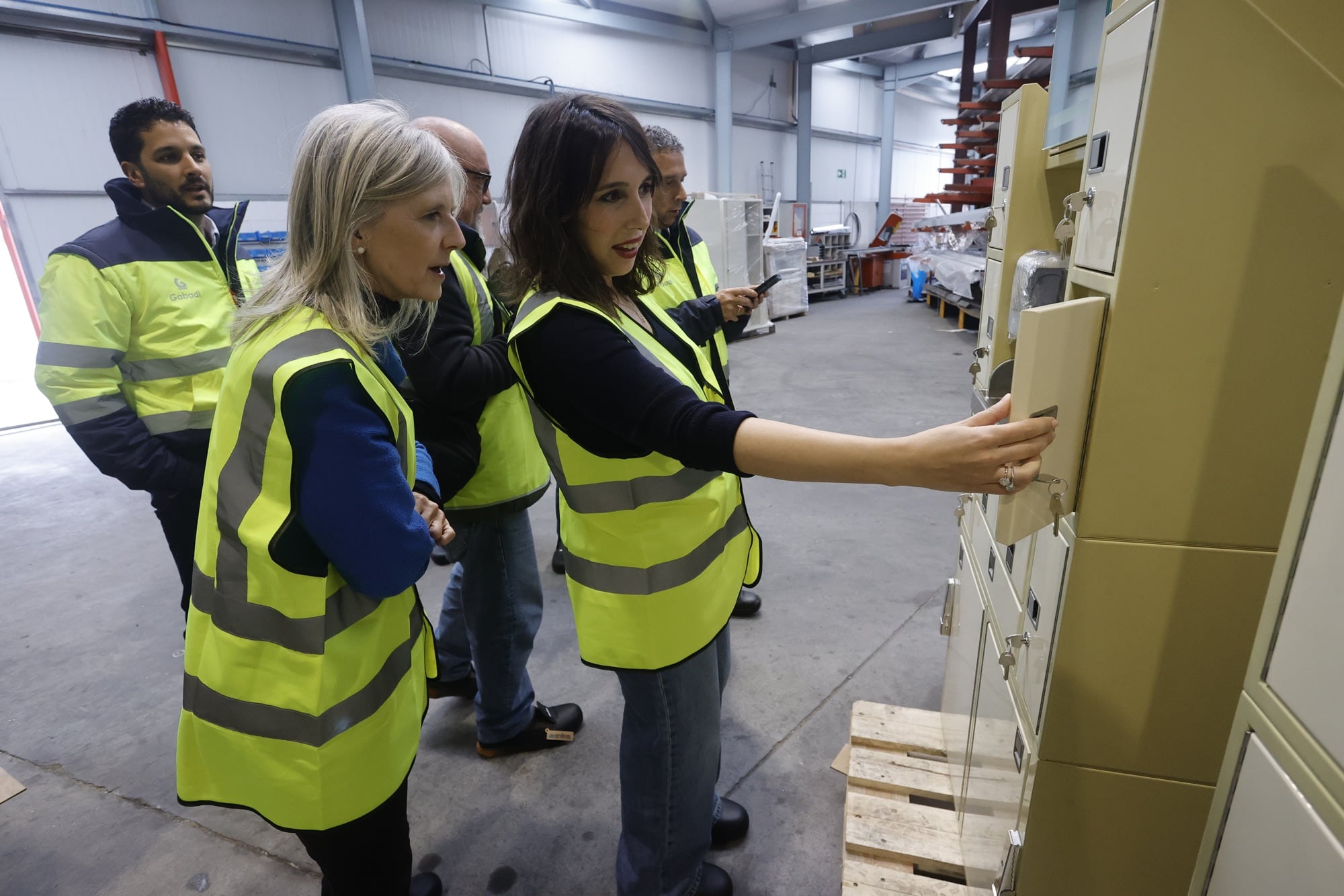 Lorenzana, en su recorrido por las instalaciones (foto: Xunta de Galicia)