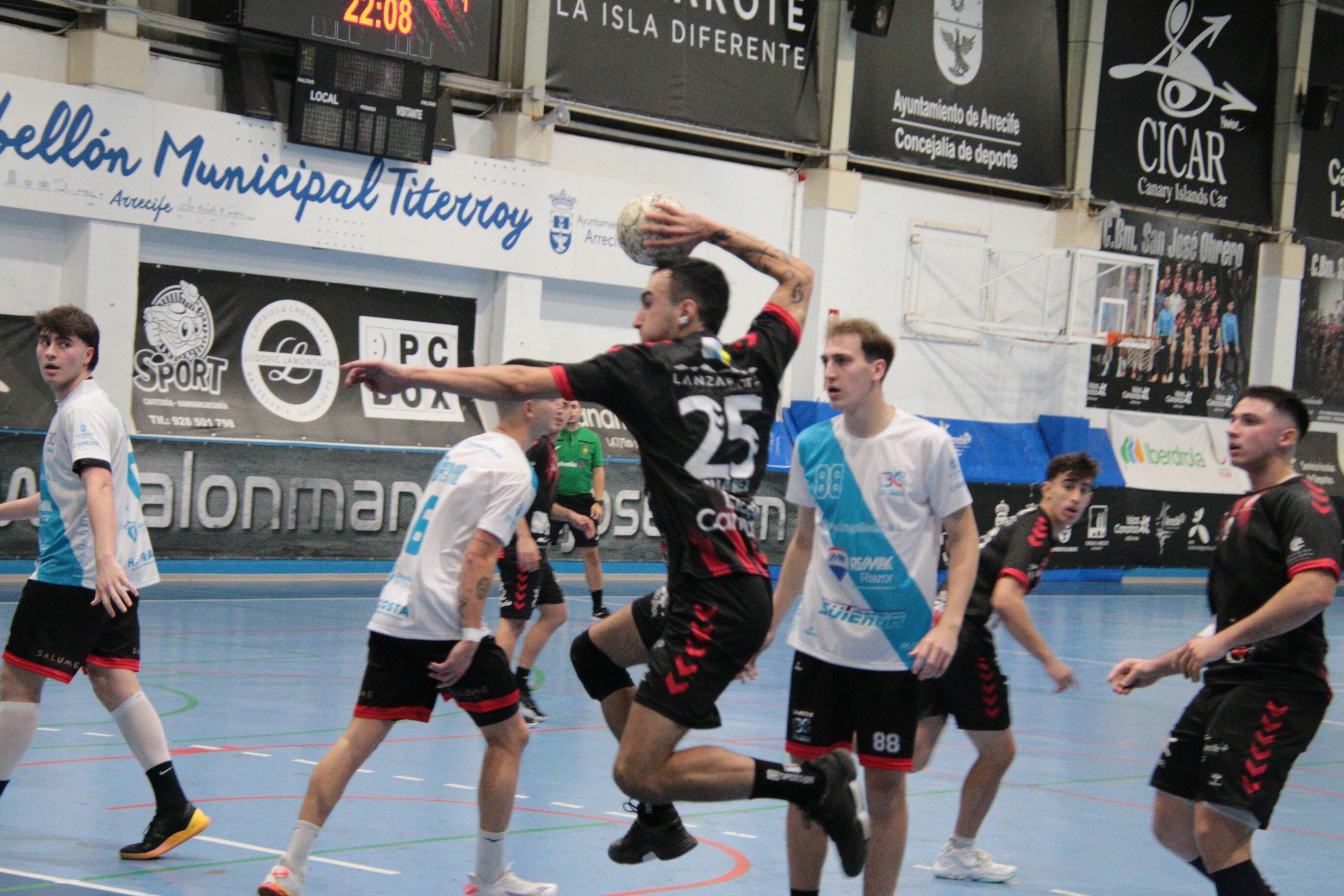 Lanzamiento del Balonmano Lanzarote Ciudad de Arrecife.