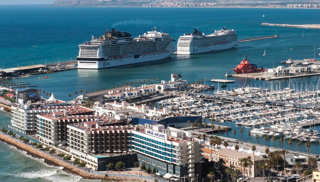 Muelles del dique de Levante del Puerto de Alicante