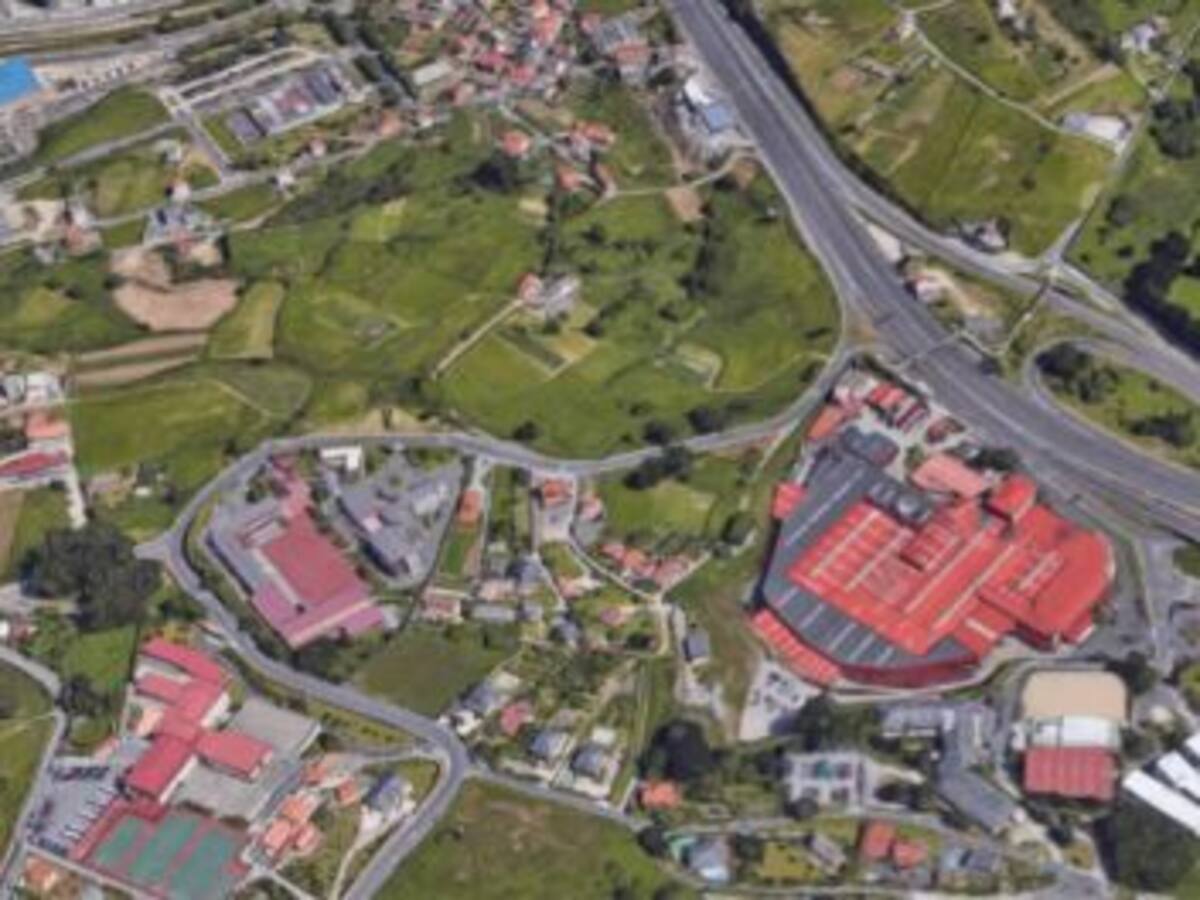 Ocho vehículos implicados en tres accidentes en hora punta