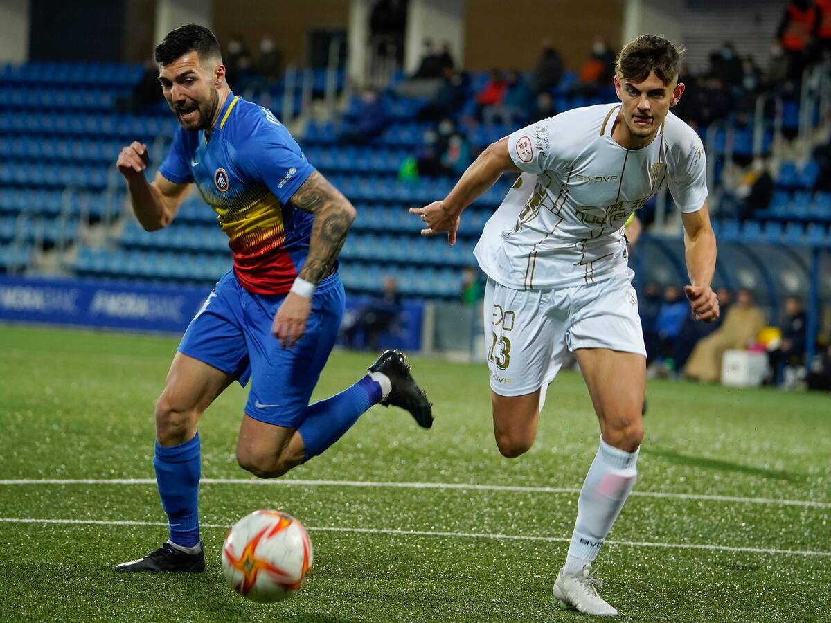 La suerte da la espalda al Algeciras (2-1)