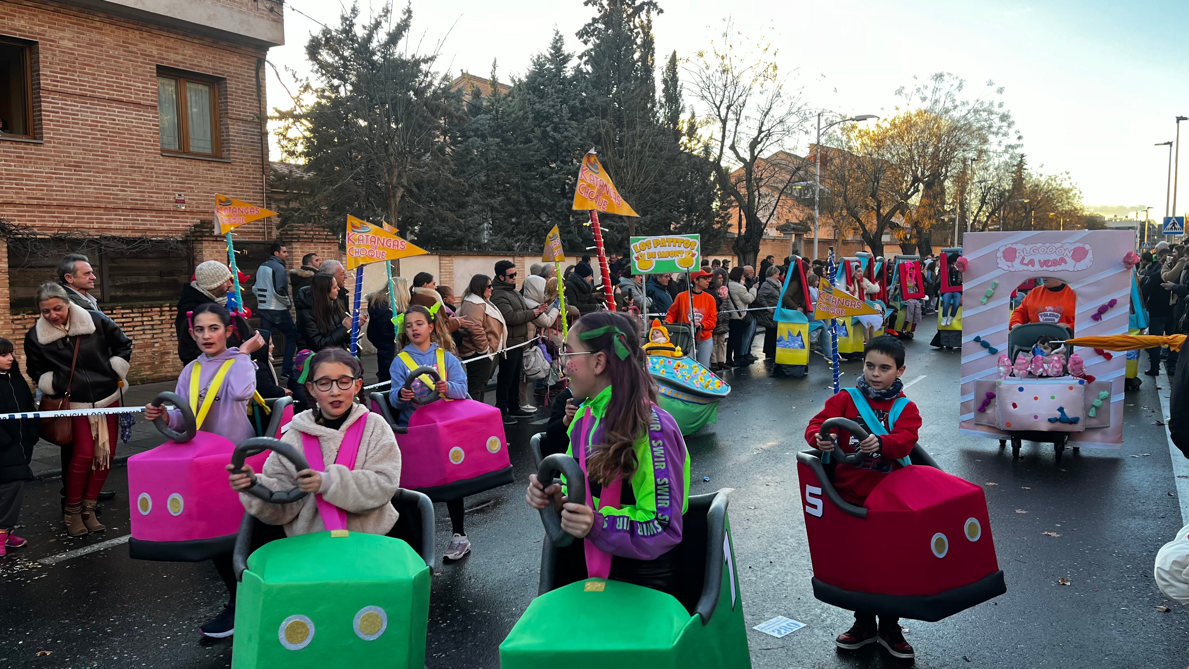 La lluvia da una tregua en Toledo para la celebración del desfile de carnaval, a pesar del aguacero previo a la salida