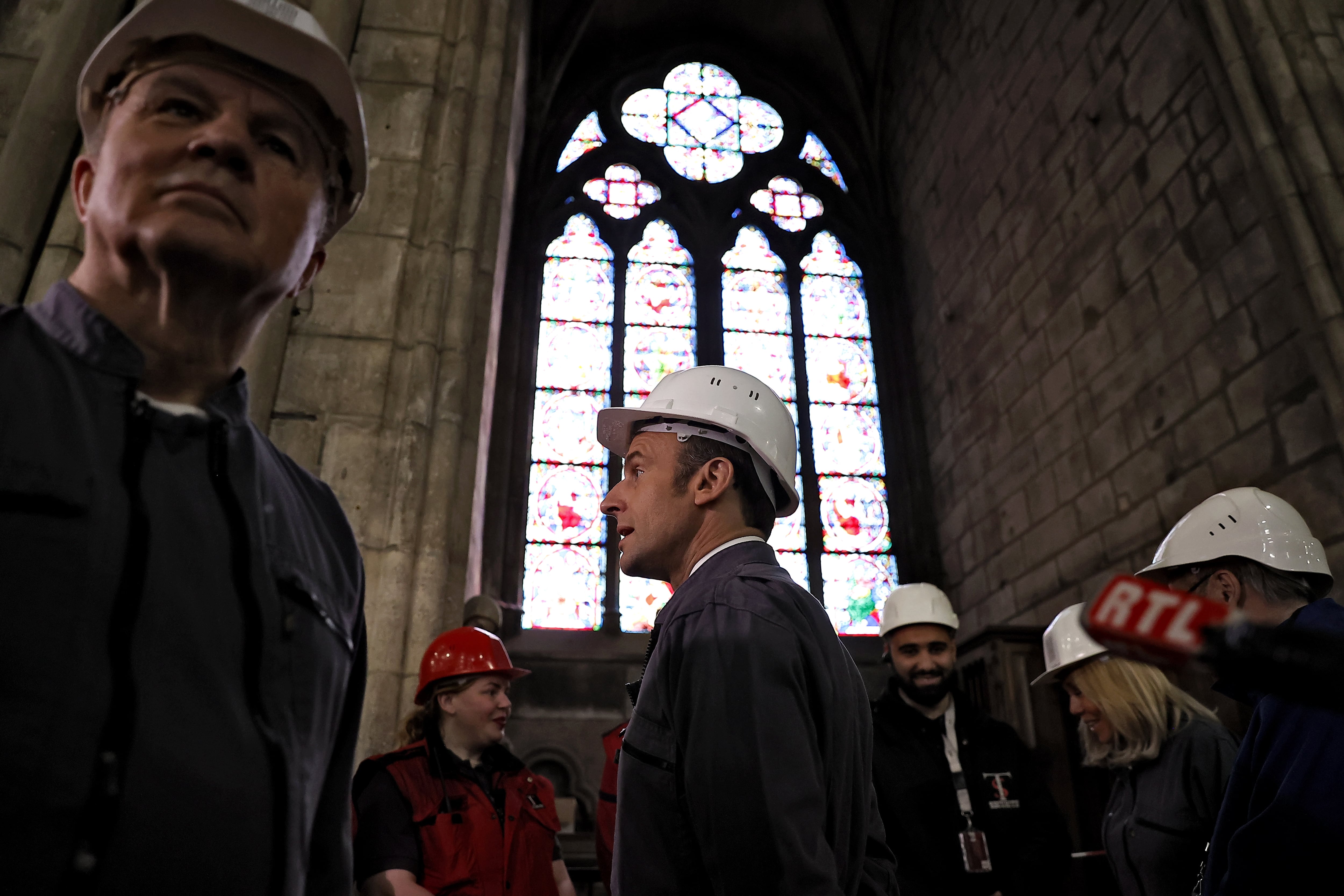 El presidente francés, Emmanuel Macron, durante su visita a la catedral de Notre Dame