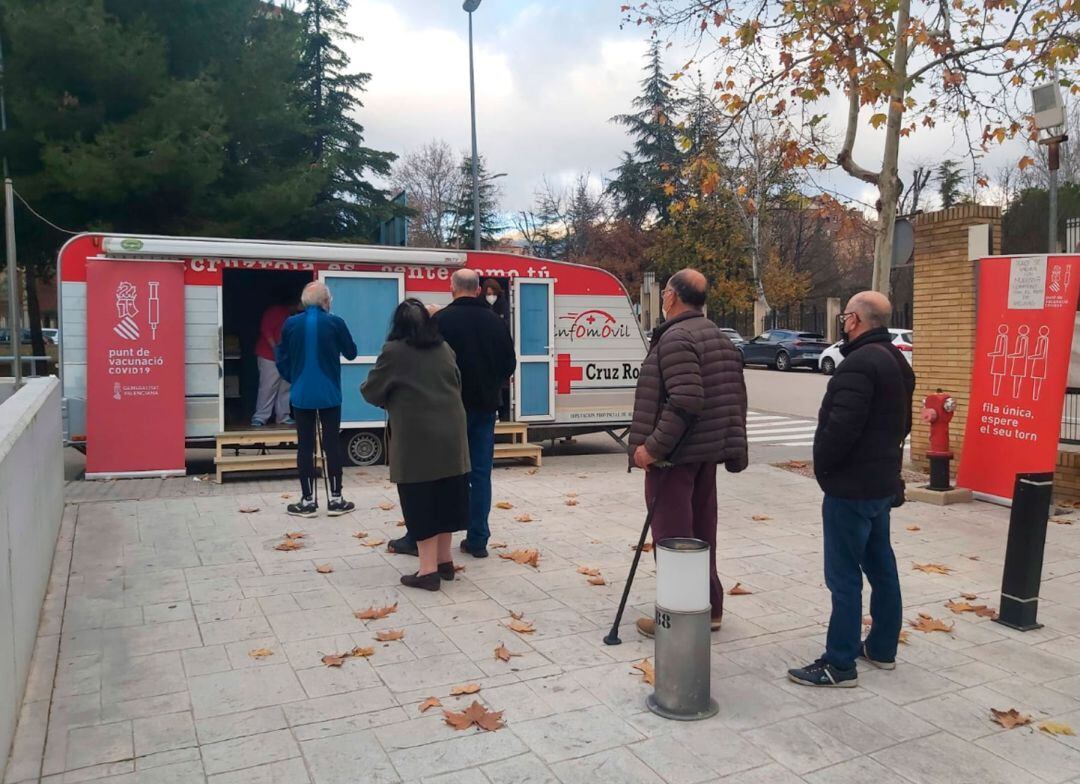 Imagen de las primeras horas del inicio de la vacunación en el punto ubicado en el hospital Virgen de los Lirios