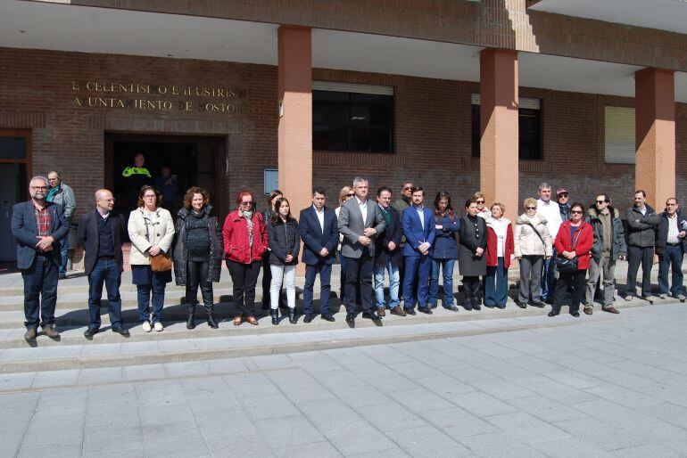 Todas las fuerzas políticas del consistorio participaron en el minuto de silencio.