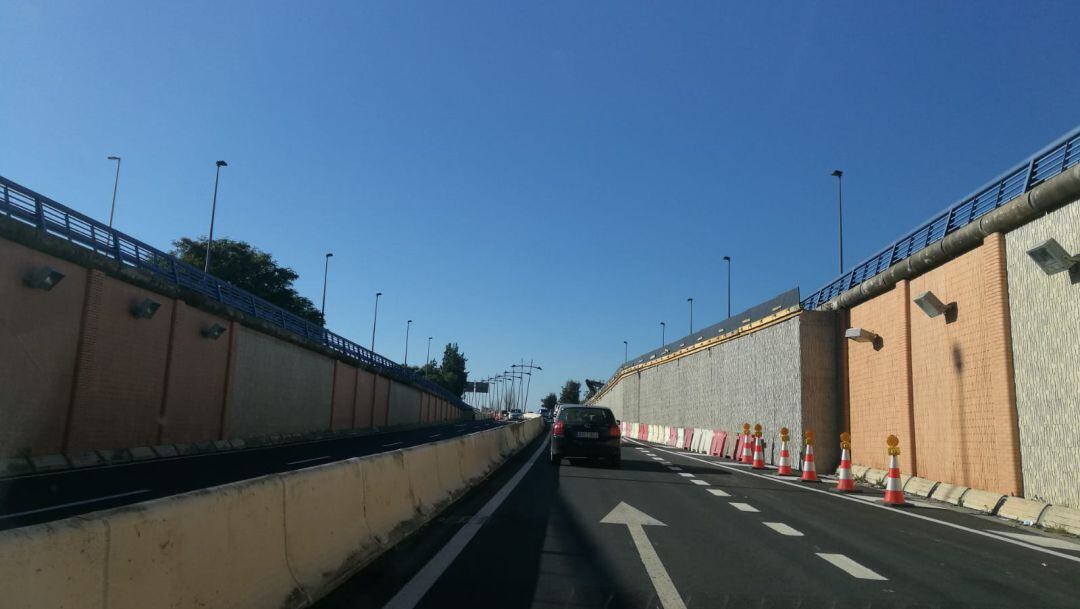 Imagen del acceso inferior al Puente del Odiel.