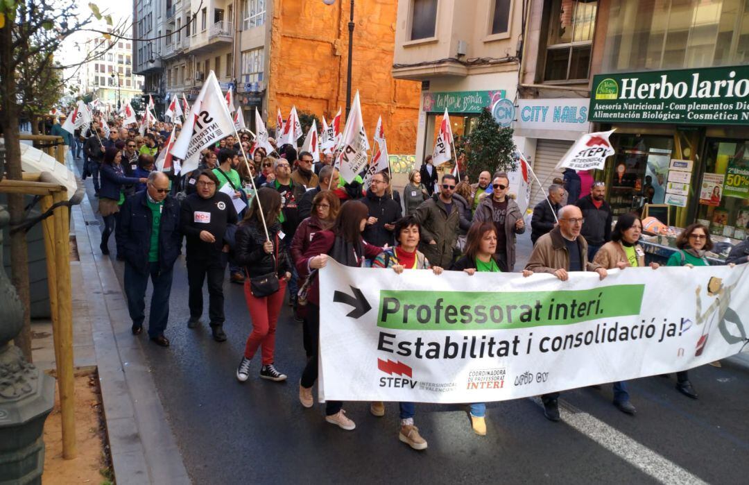 Manifestación de los profesores interinos