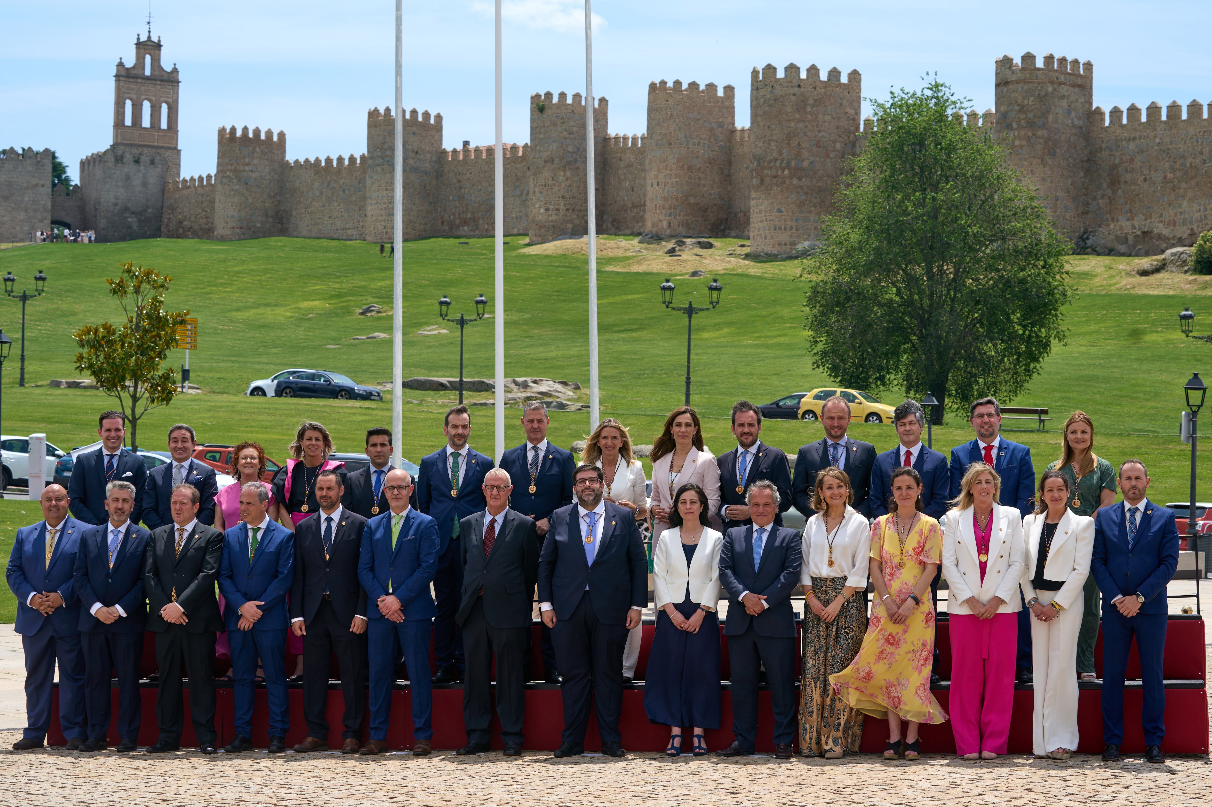 Foto de familia de la nueva corporación