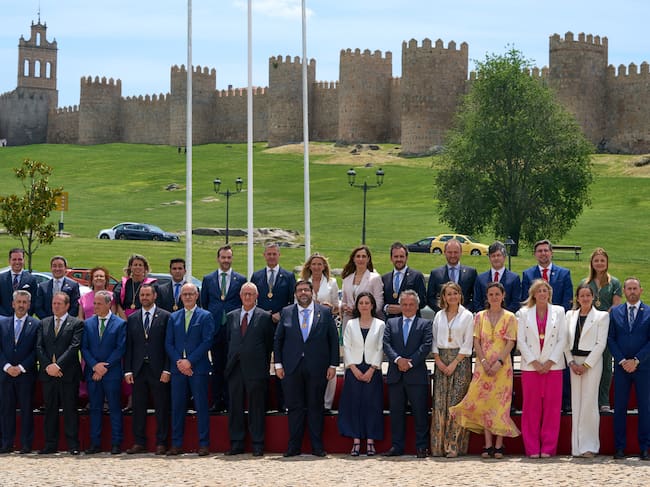 Foto de familia de la nueva corporación