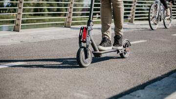 "Muchos desconocen la normativa": la Policía Local de València advierte del aumento de accidentes en patinetes eléctricos