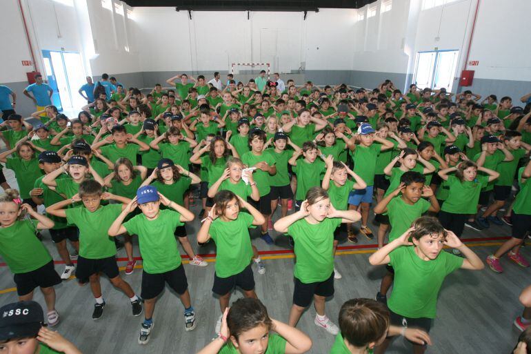 Los niños disfrutan del Summer Sports Camp