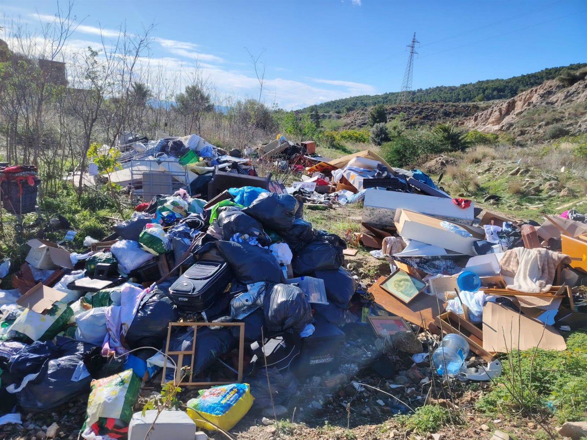 Residuos en la sierra de Torremolinos