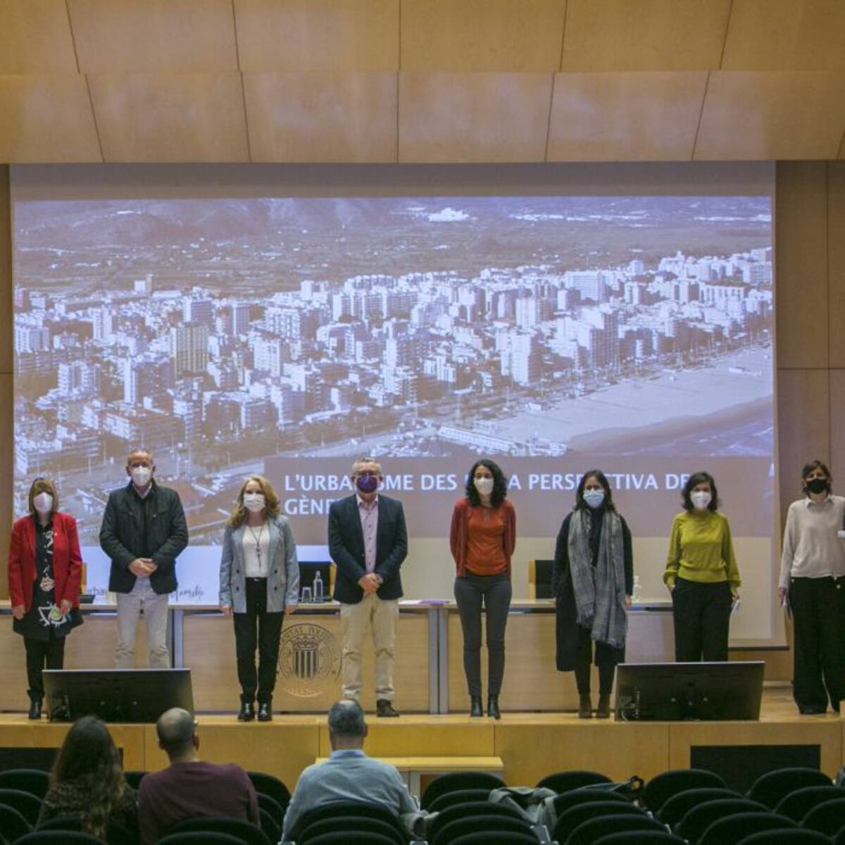 Mejor iluminación y más paradas de autobús para la playa de Gandia