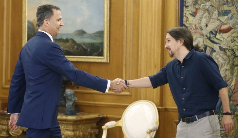 El Rey recibe en el Palacio de la Zarzuela al secretario general de Podemos, Pablo Iglesias, en la tercera y última jornada de su ronda