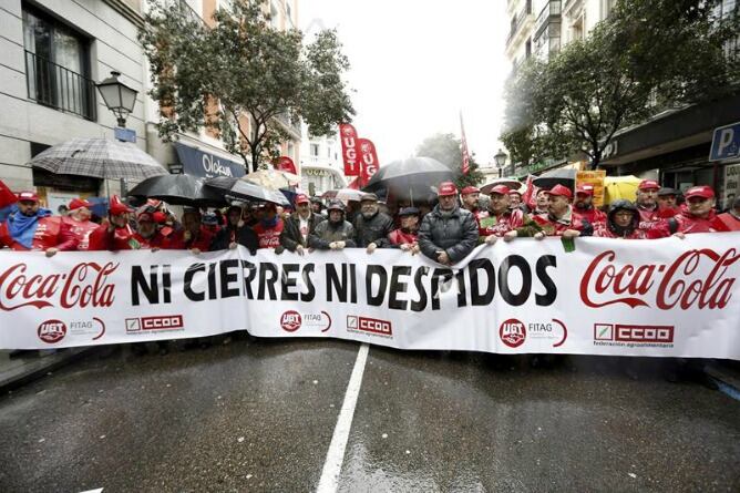 &#039;Ni cierres ni despidos&#039;, este es el lema de la manifestación en contra al ERE de Coca-Cola.