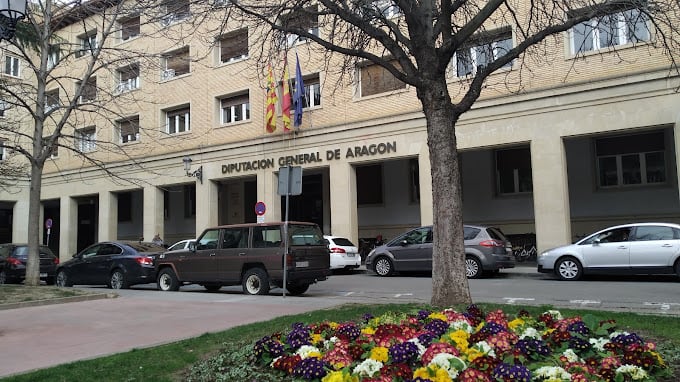 Fachada del servicio provincial de Educación de Huesca