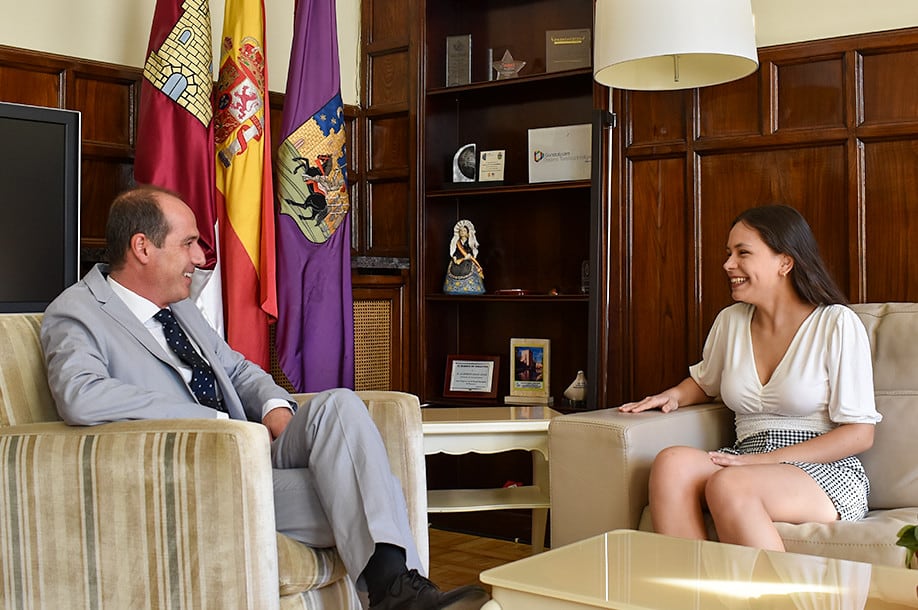 Jimena Romero con el alcalde de Guadalajara