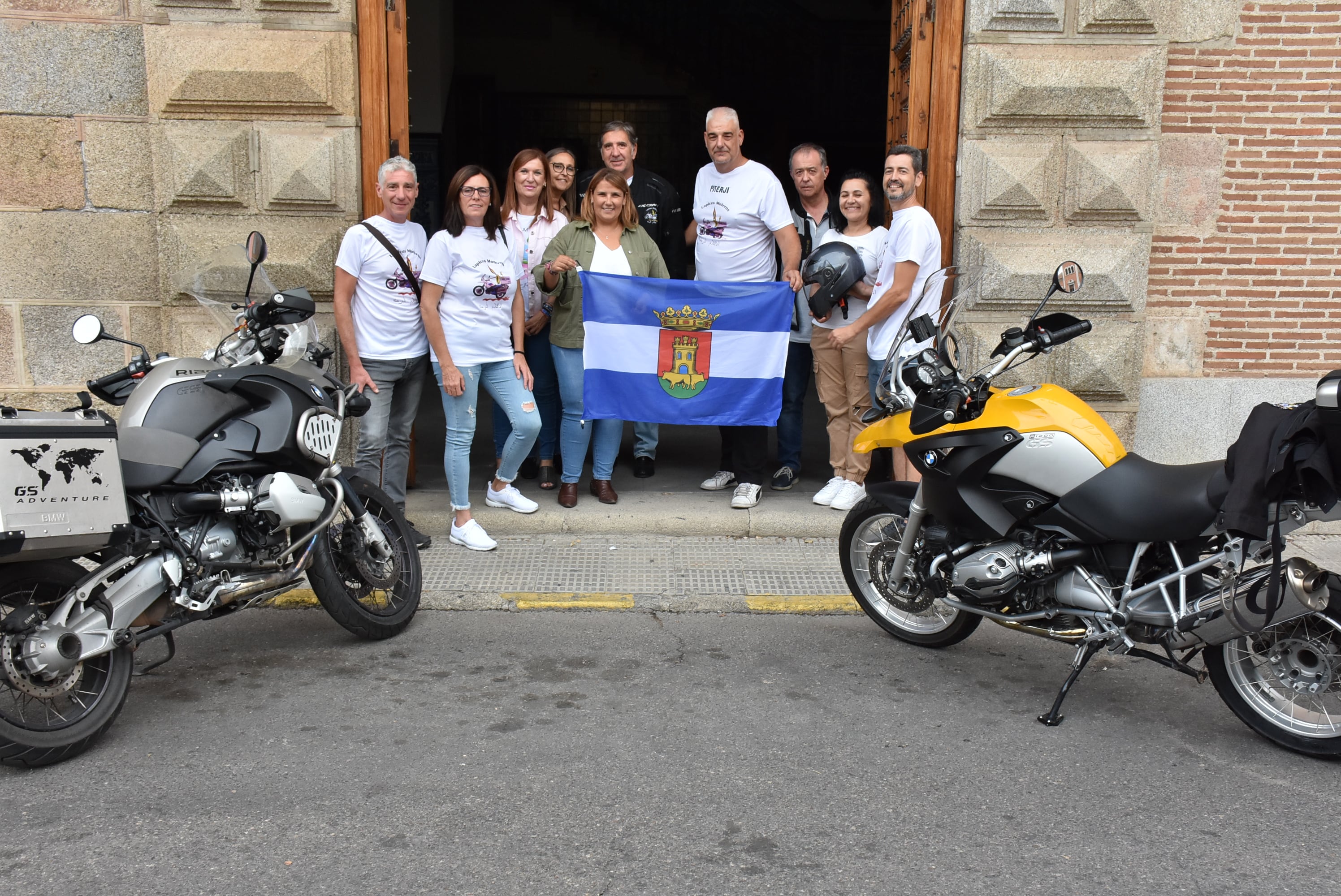 La alcaldesa recibe a los integrantes de esta acción solidaria