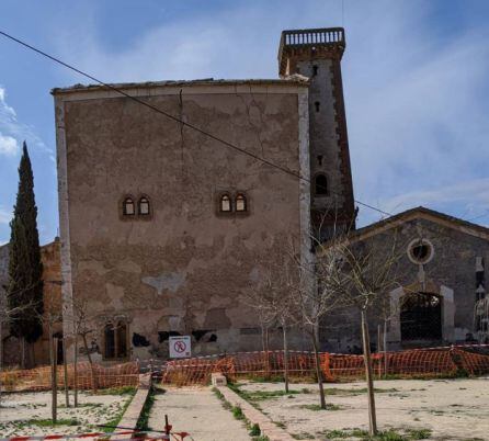 Imagen de archivo de La Colonia de Santa Eulalia con la fábrica de alcohol al fondo